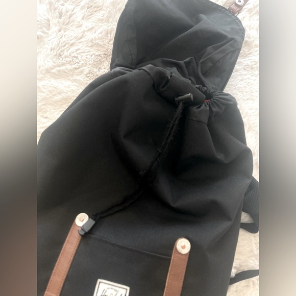 Herschel Backpack - Picture 3 of 6